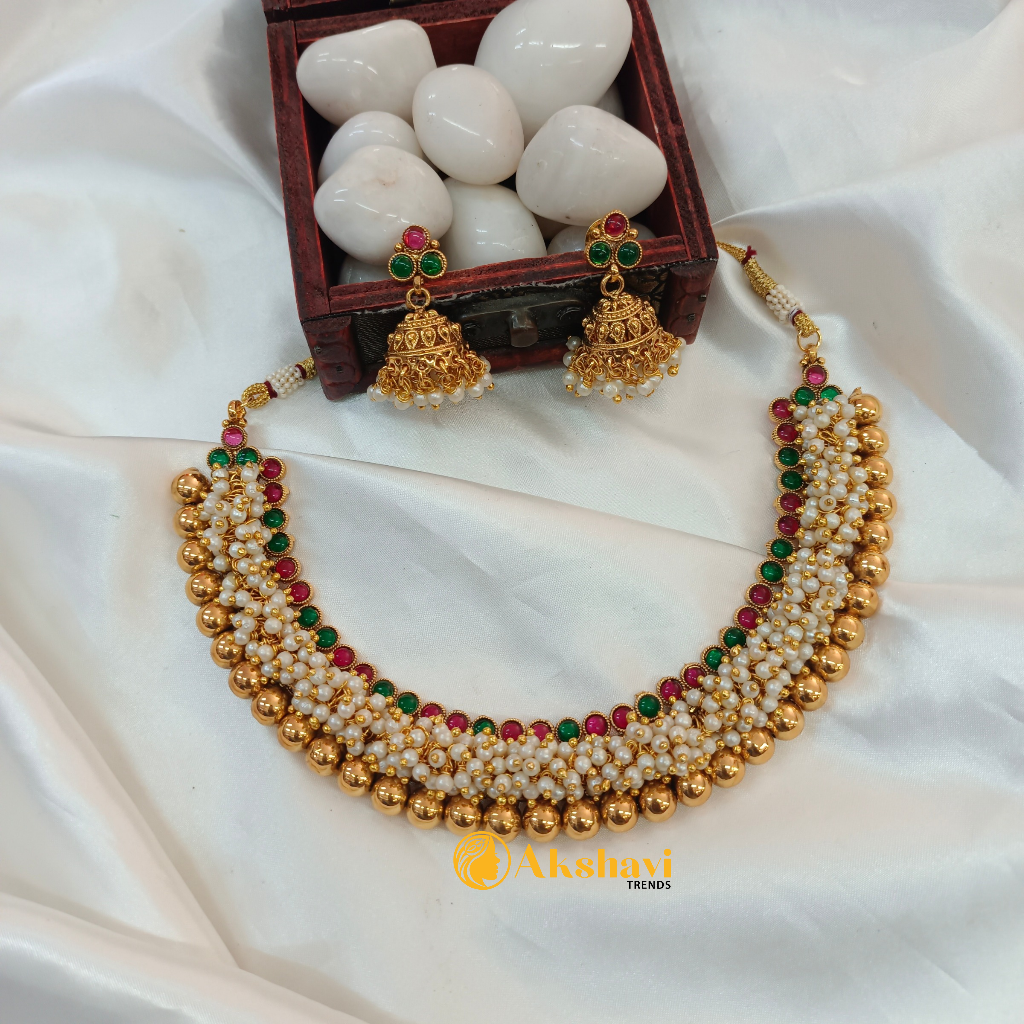 Beautiful Designer Pearl Cluster Necklace Set - DREAMJWELL - 1228361