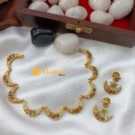 Crescant Short Neck Set