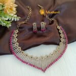 Victorian Close Short Neck Set