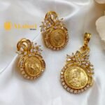 AD Victoria Queen Gold Polish Coin Pendant Set