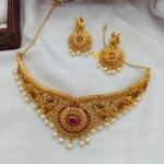 Beautiful Floral Peacock Choker Set