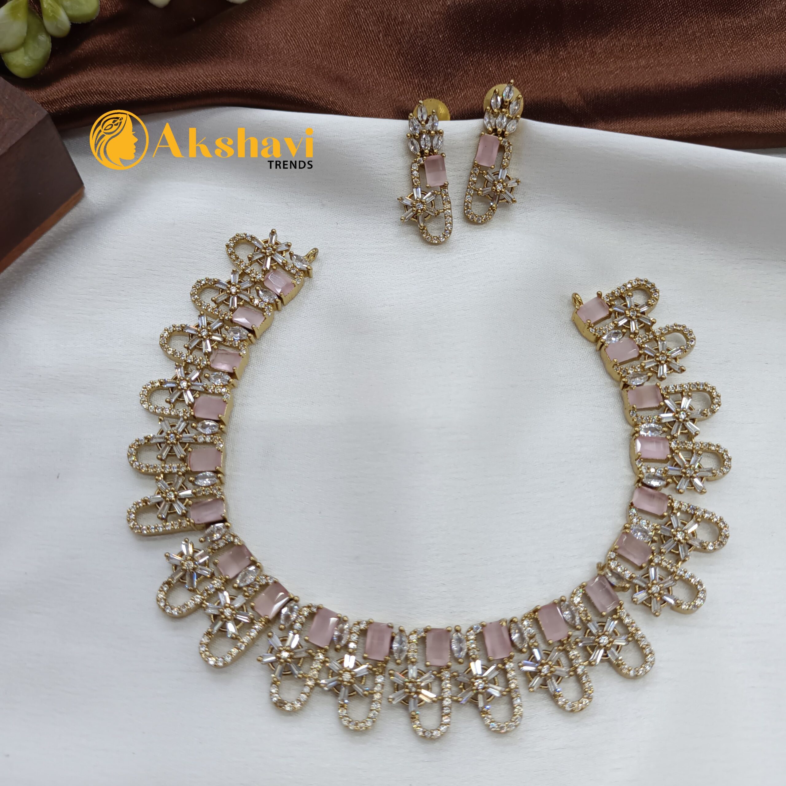 101479.13.1 (3) Victorian Floral Recto Short Neck Set - Image 1