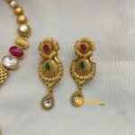 Antique Gold Thilagam & Floral Designer Short Neck - Image 3