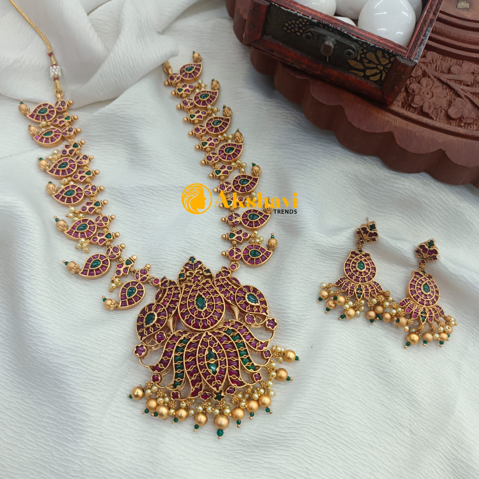 101556.1.1 (2) Antique Lotus and Mango Real Kemp Green Stone Shor - Image 1