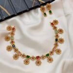 Milky Stone Floral Short Neck Set