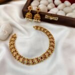 Crescant Short Neck Set