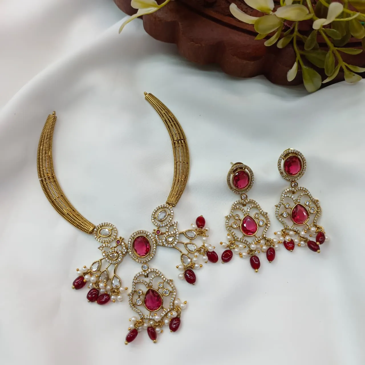 103749.4 (2) Victroian Floral Hasli Short Neck Set - Image 1