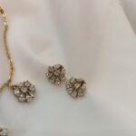 Victorian 7 Flower Short Neck Set - Image 3