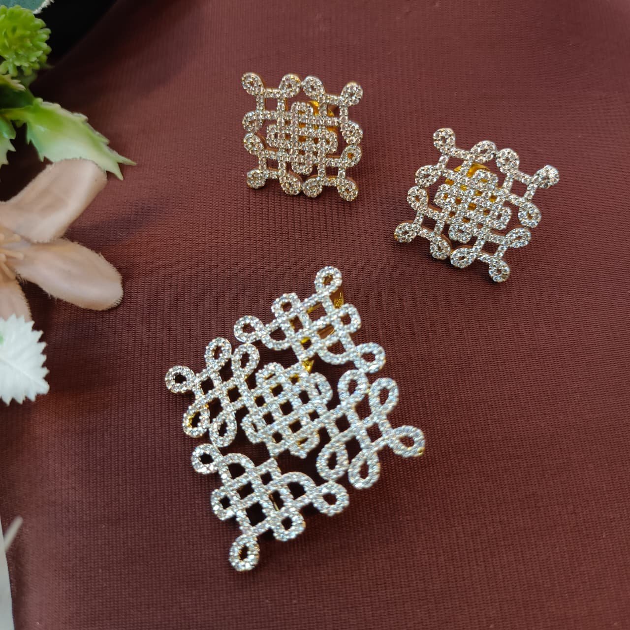 104281.1.1 Akshavi Trends (3) AD Kolam Pendant Set - Image 1