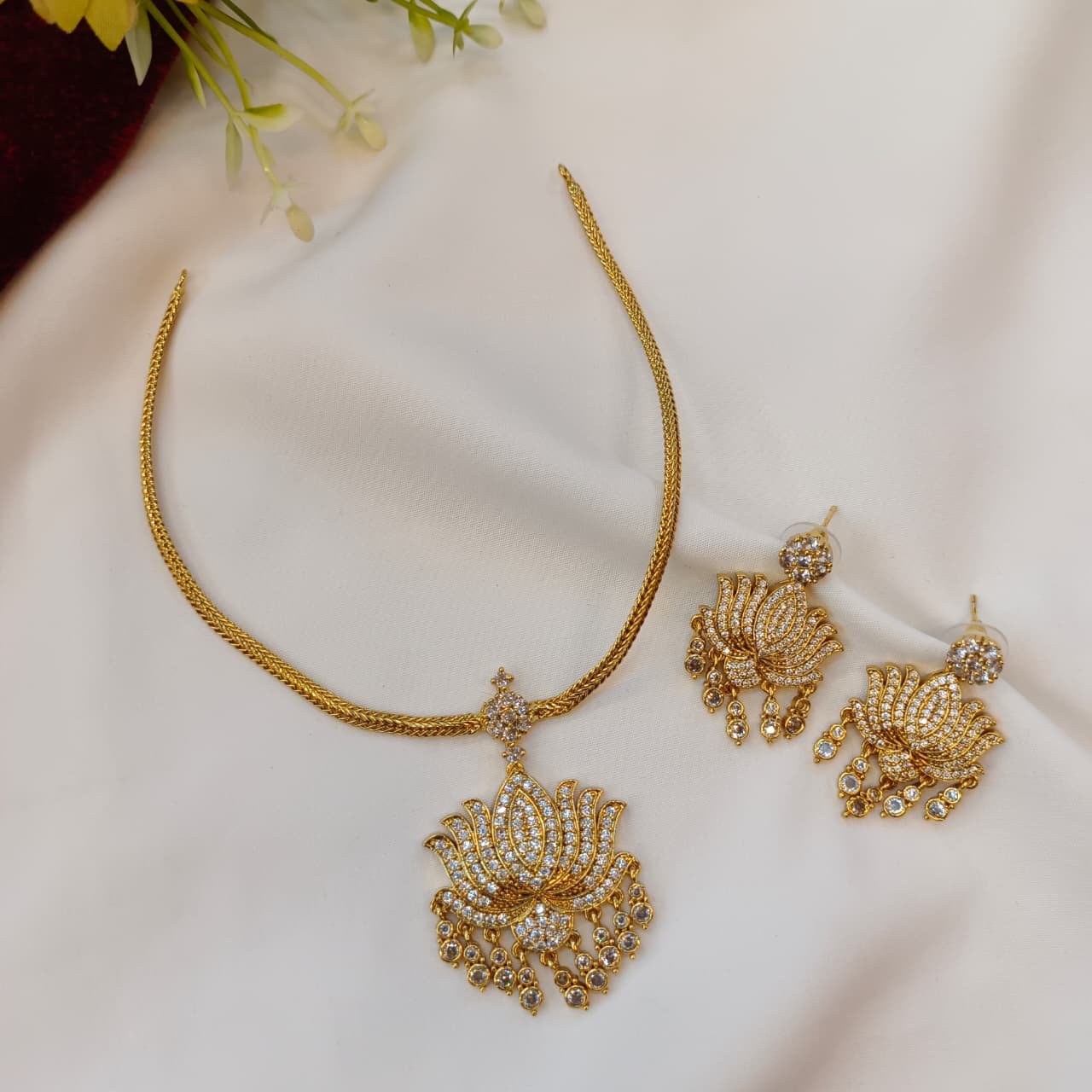104244.1.1 Akshavi Trends (3) Lotus Kodi Short Neck Set - Image 1