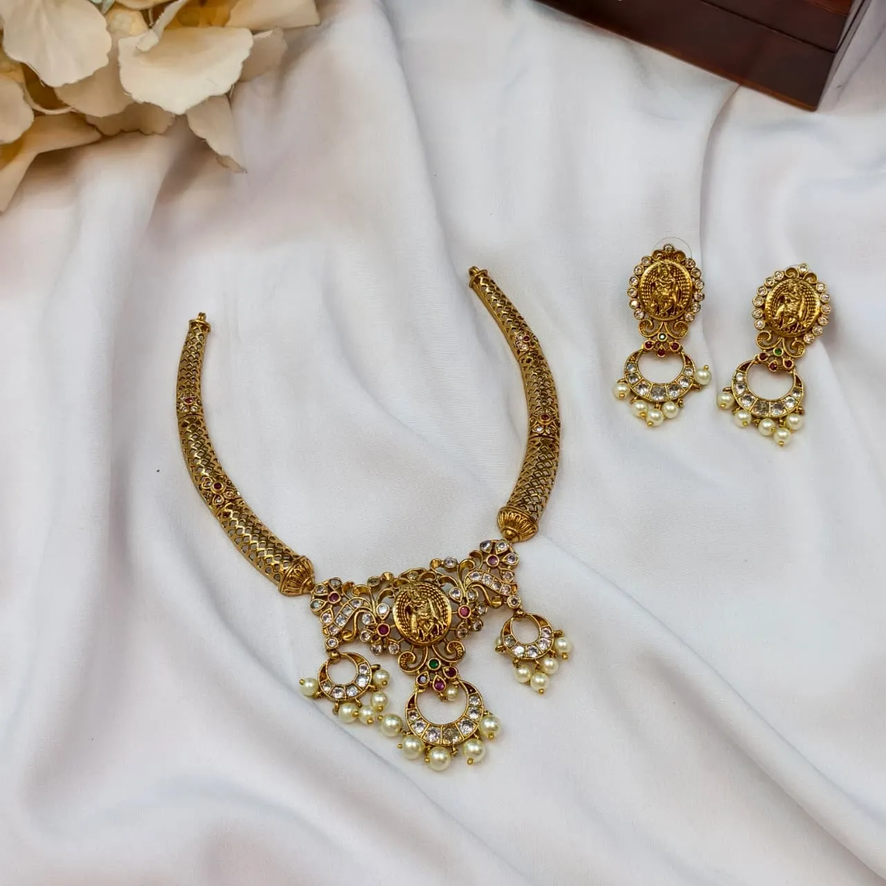 100539.1-2.webp Krishna Hasli Short Neck Set - Image 1