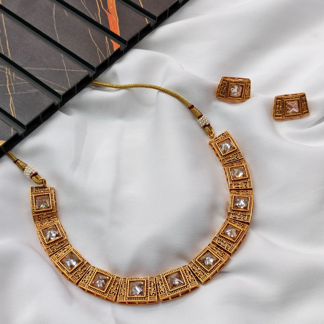 100652.1-2.jpeg Honey Stone Cubecut Short Neck Set - Image 1