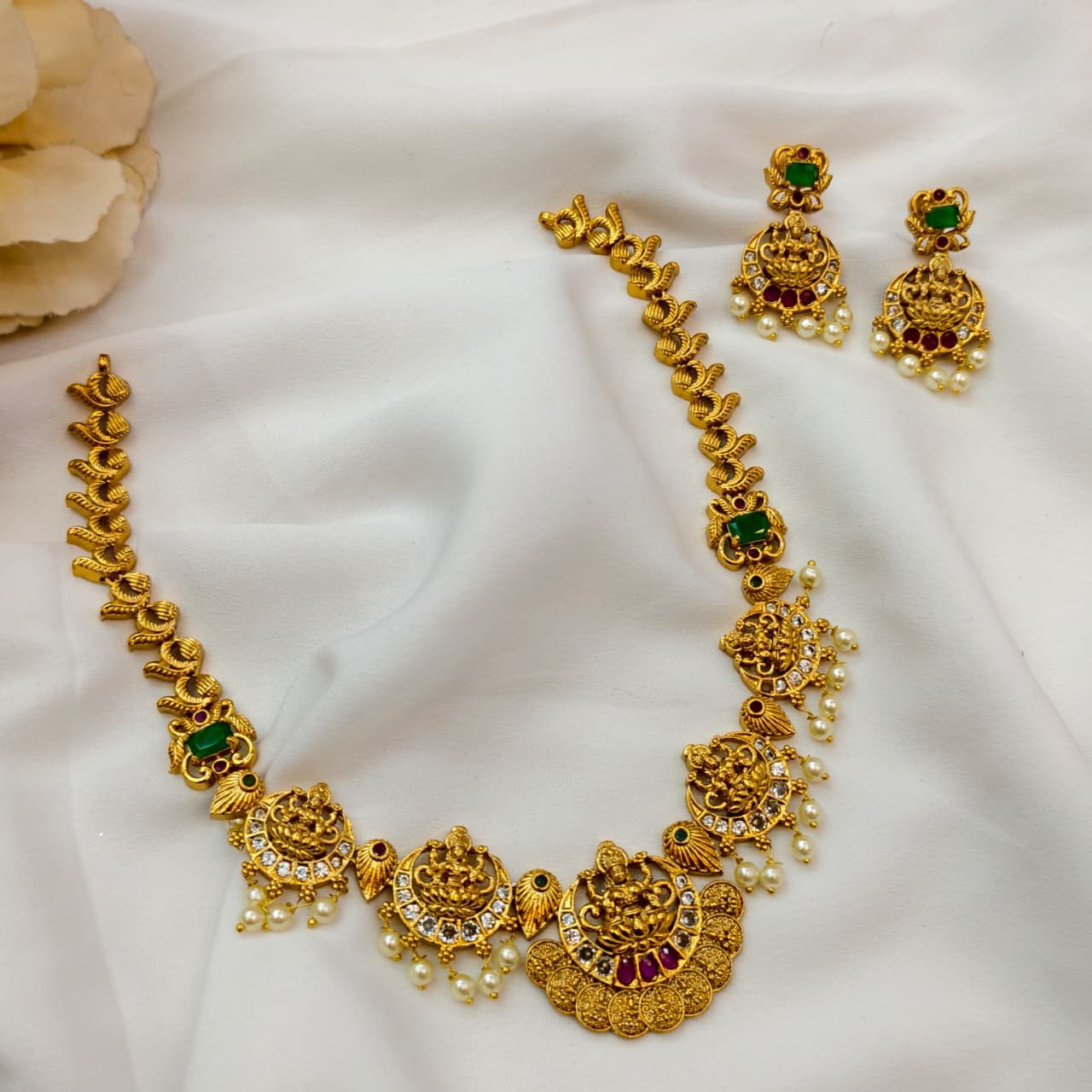 100661.1-3.jpeg Lakshmi Crescent Short Neck set - Image 1