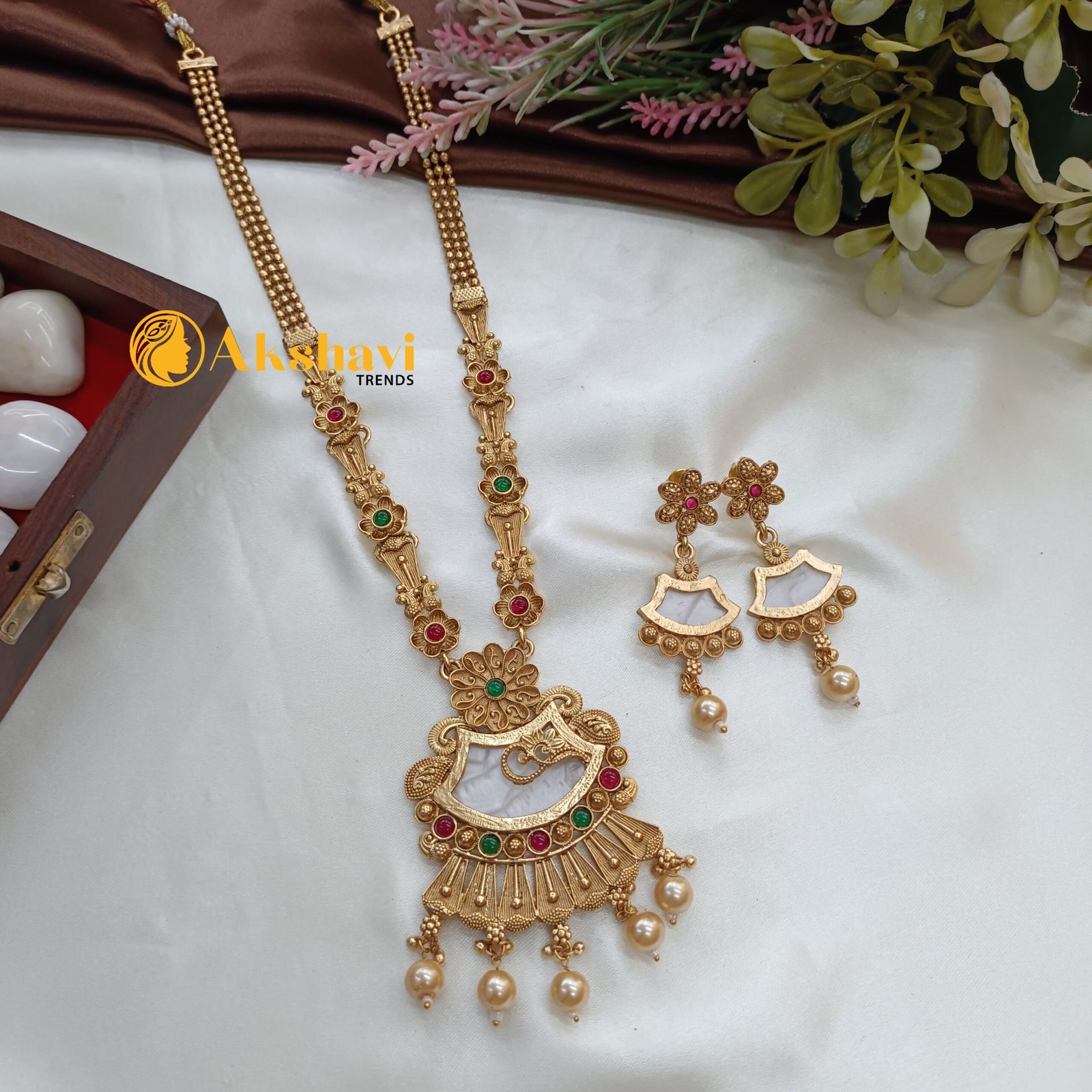 100703.1.1-1-scaled-1.jpeg Marbel Kundan Long Neck Set - Image 1