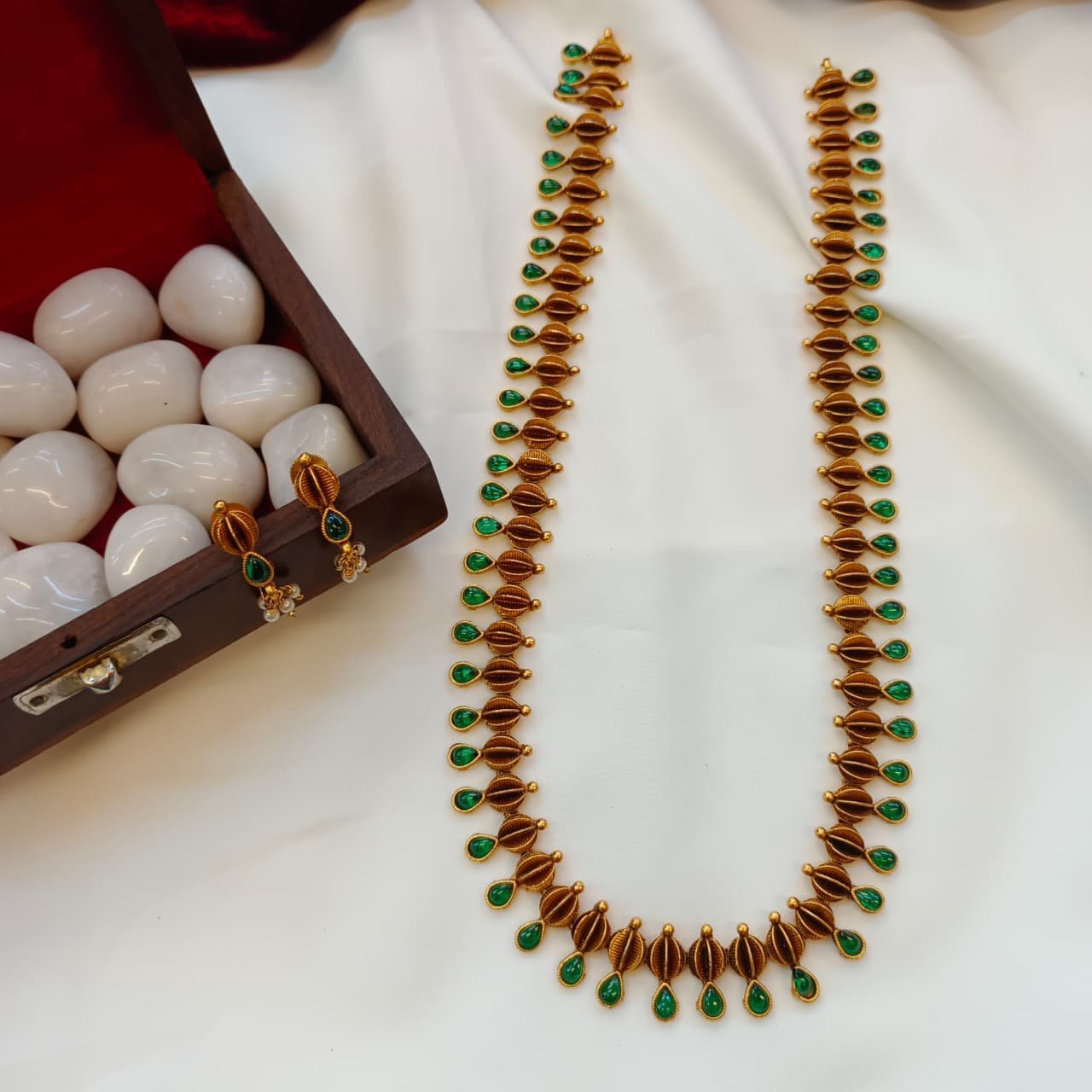100820.1.1-Akshavi-Trends-Neck-Sets-1.jpeg Traditional Designer Long Neck Set - Image 1