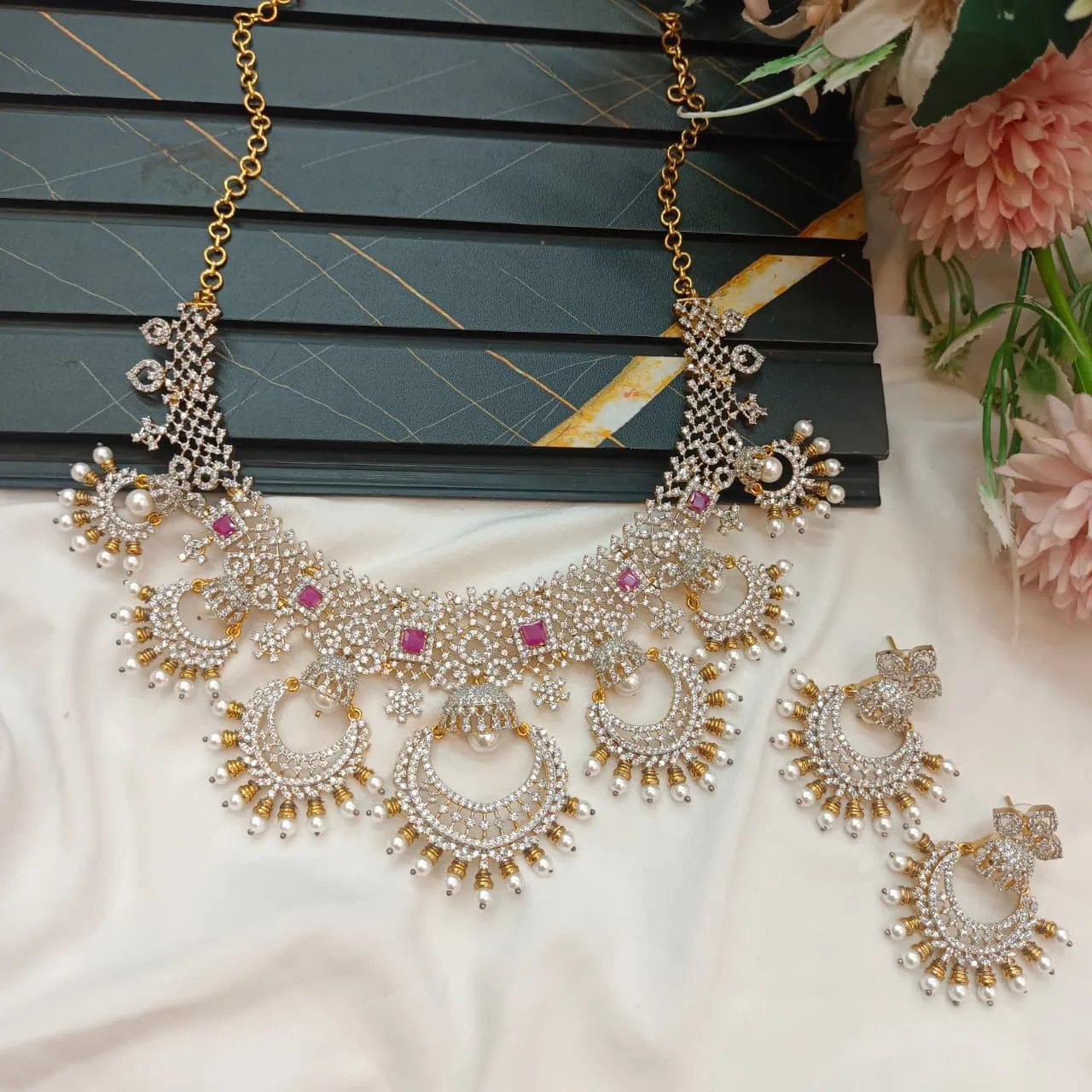 100982.1-2.webp AD Chandpali White Pink Cubecut Short Neck - Image 1