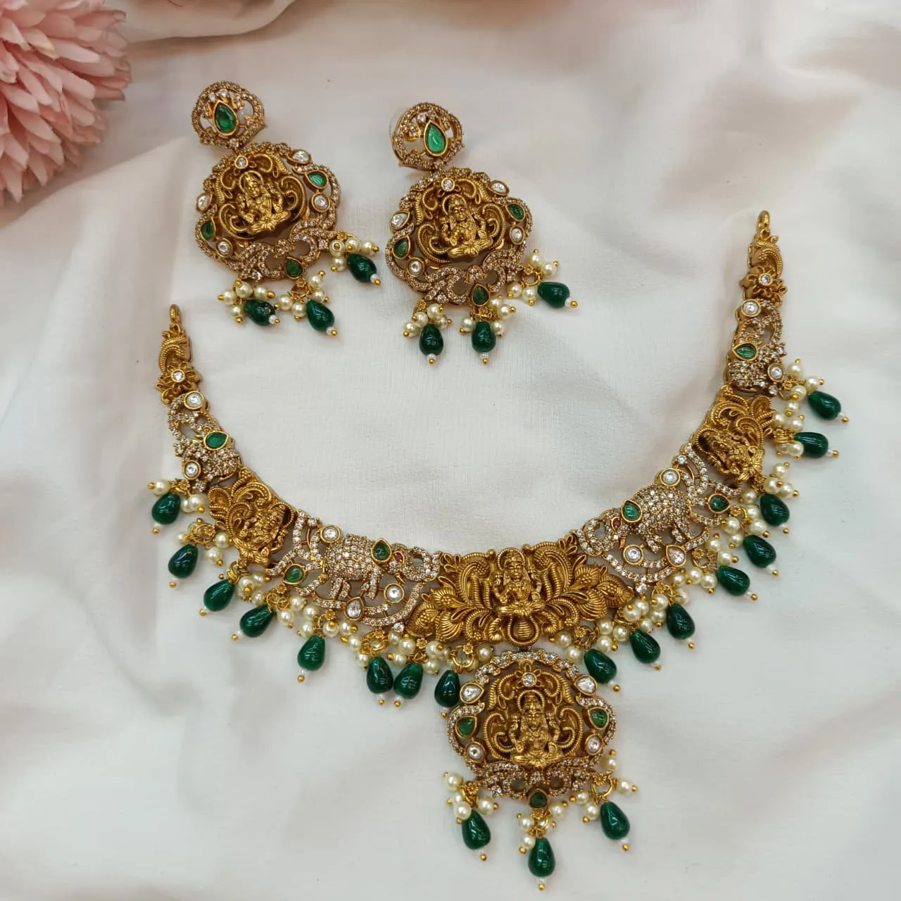 101017.1-2.webp Lakshmi Short Neck Set - Image 1