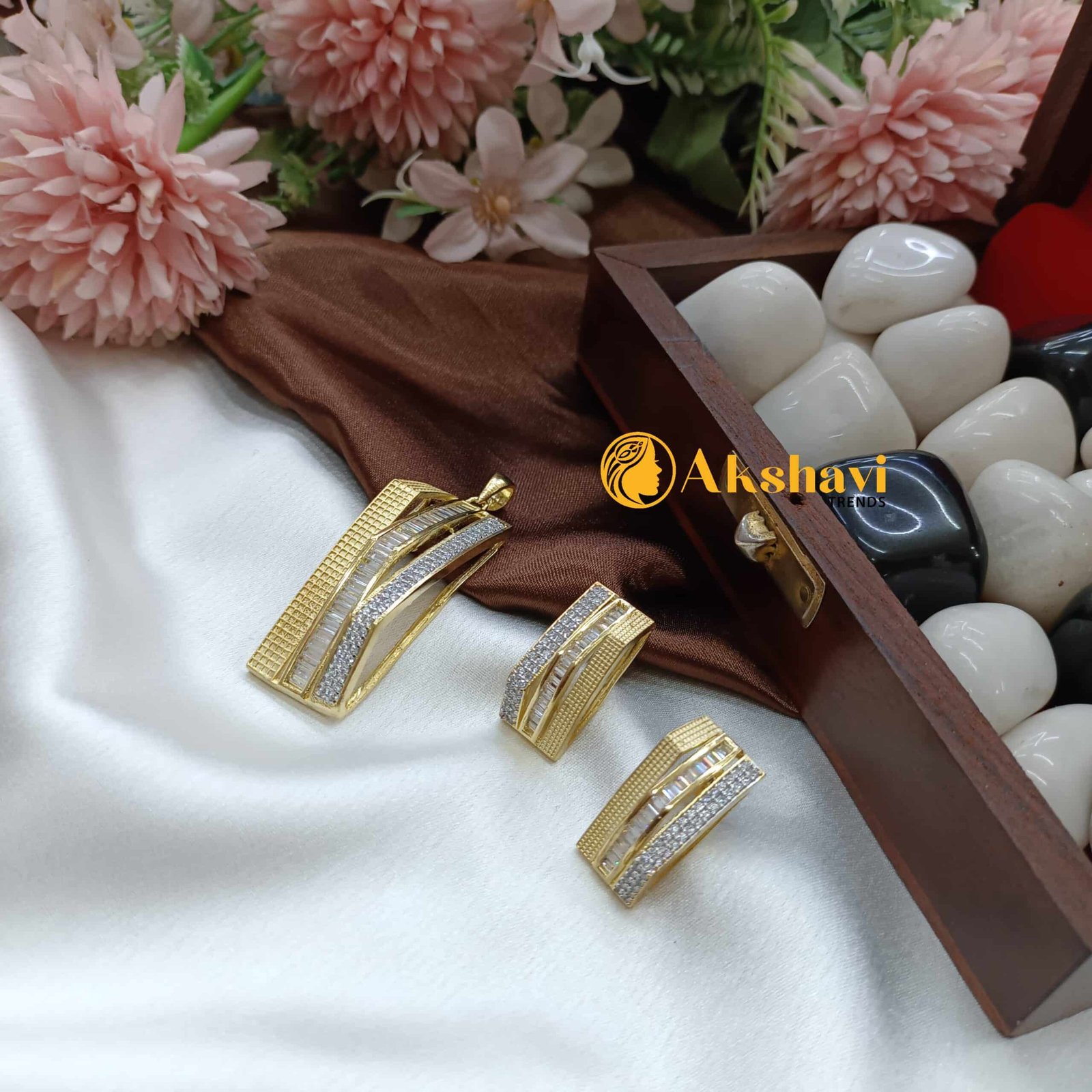 101259.1.1-2-scaled-1.jpeg Zircon Geometricall Designer Pendant Set Screw Ear - Image 1