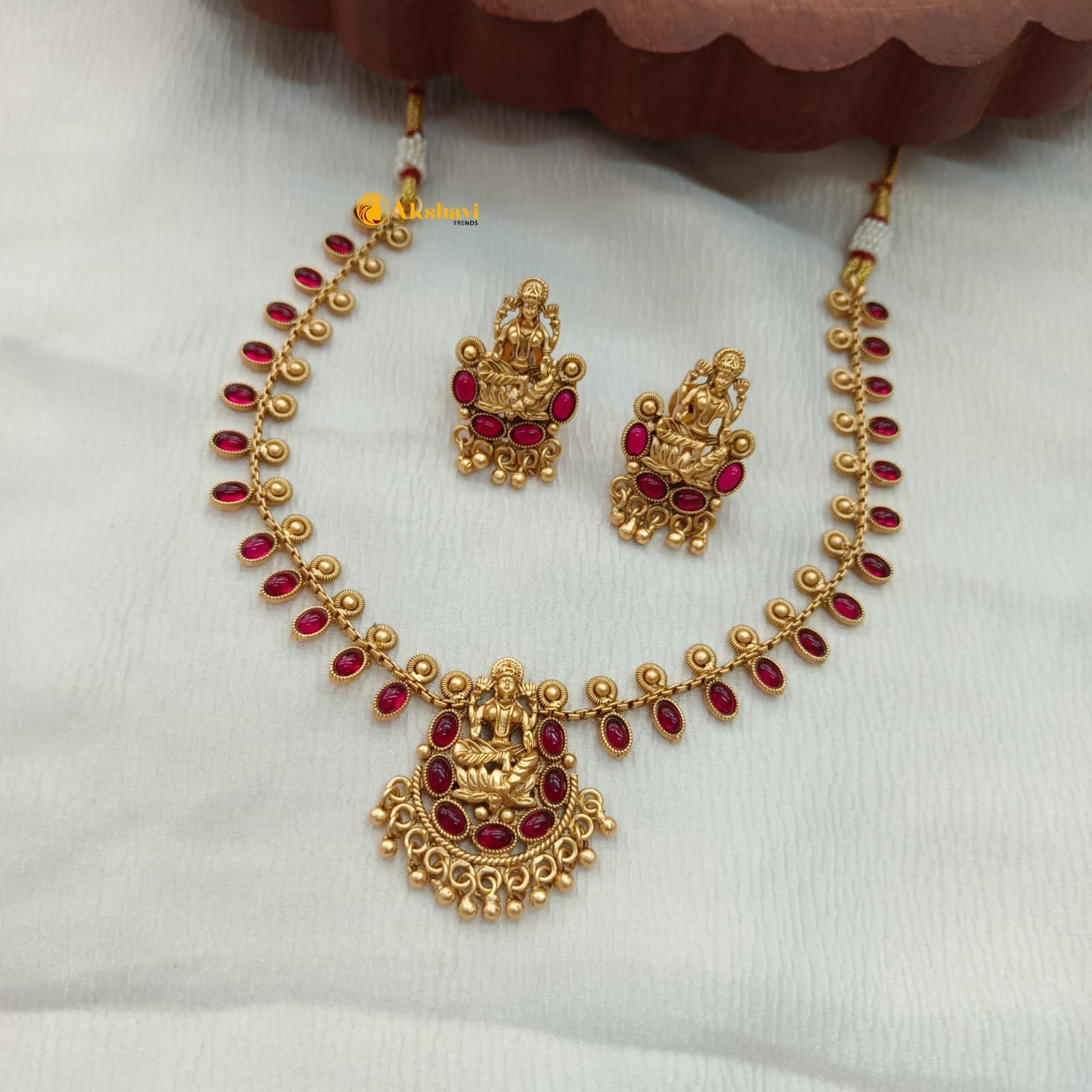 101562.4.1-3.jpeg Antique Lakshmi Short Neck Set - Image 1
