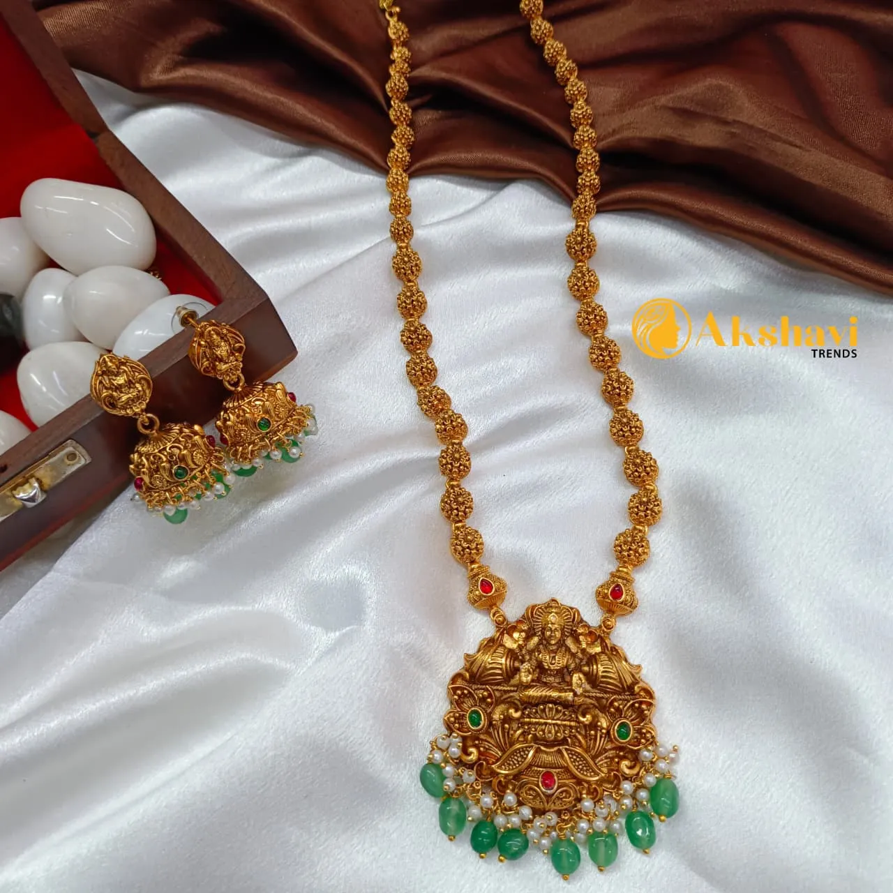 101604.1-2-1.webp Lakshmi with Kodi Chain Short Neck Set - Image 1