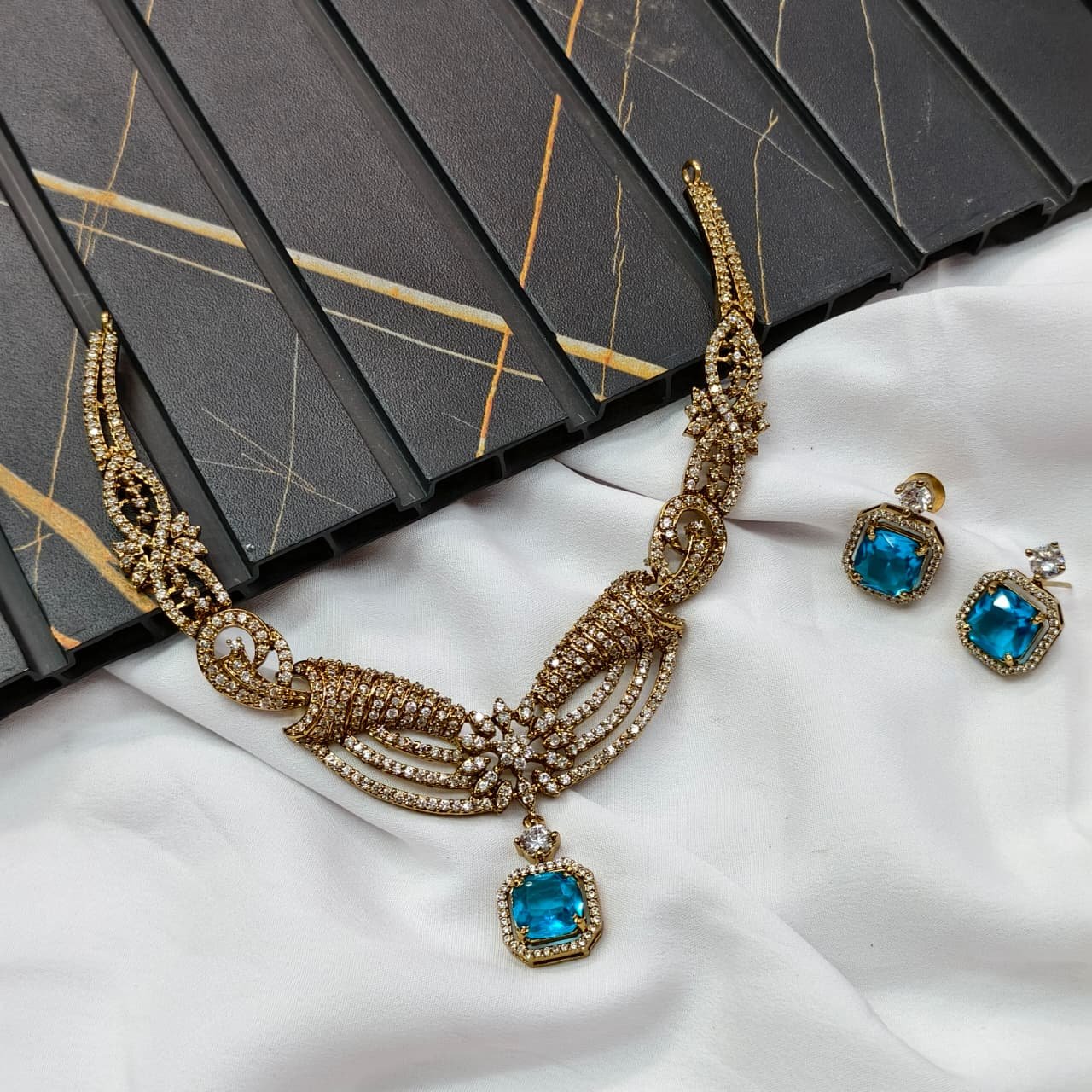 101824.12-2.jpeg Cubic Hasli Short Neck Set - Image 1