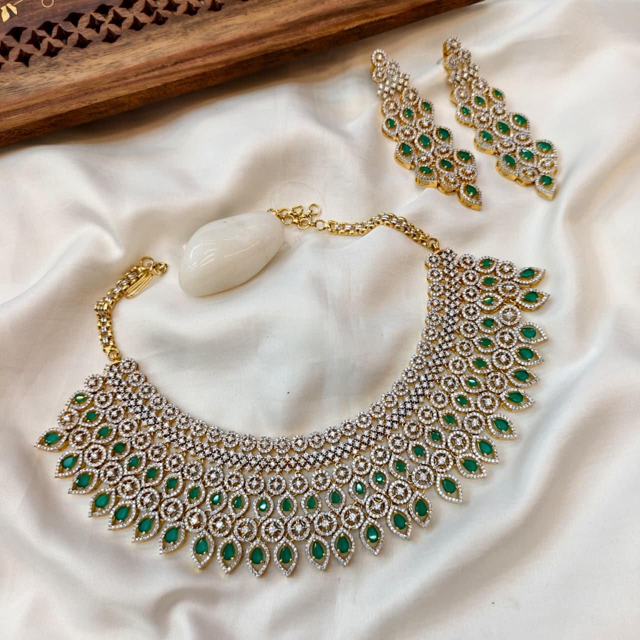 101865.1.1-3.jpeg AD Zircon Thilak Green Stone Choker Set - Image 1