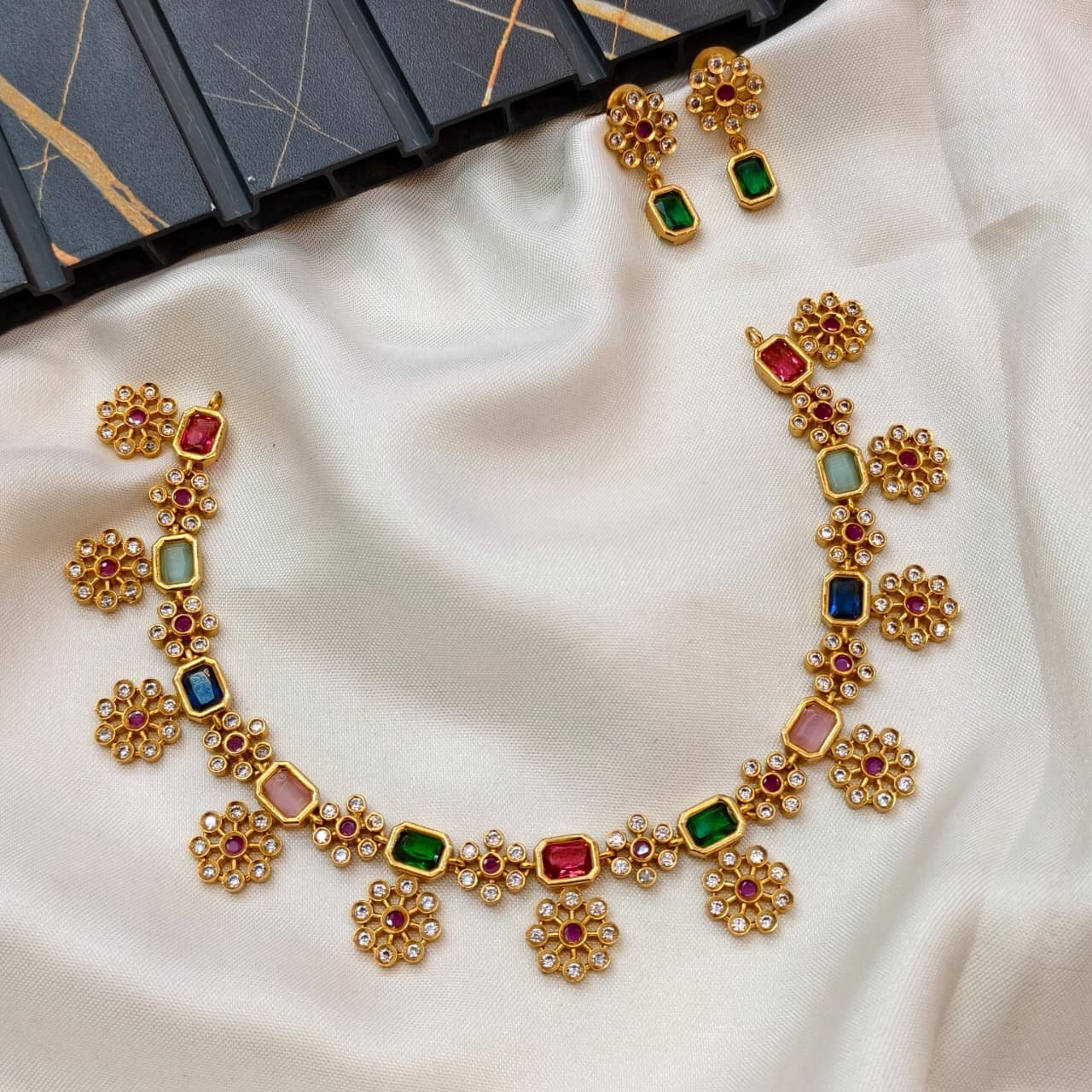 102133.1-1.jpeg Milky Stone Floral Short Neck Set - Image 1