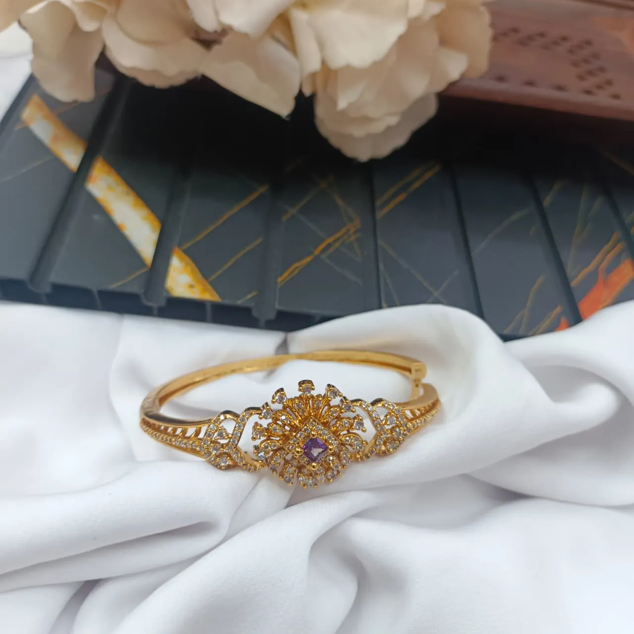 102669.21-1.webp AD Floral Bracelet - Image 1