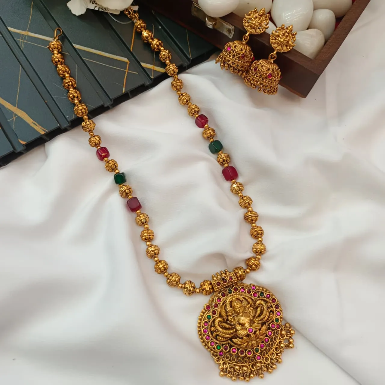 102773.1.1-2.webp Lakshmi with Amla Balls and Beads Short Neck Set - Image 1