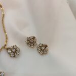 Victorian 7 Flower Short Neck Set - Image 3