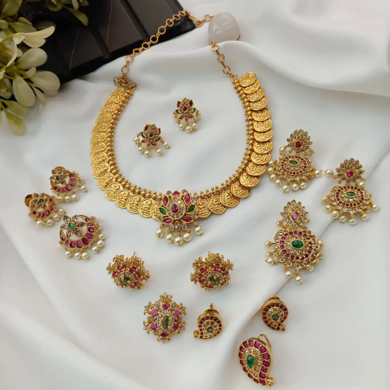 103929.1-1.webp 9" 5in1 Kasu Mala Short Neck Set - Image 1