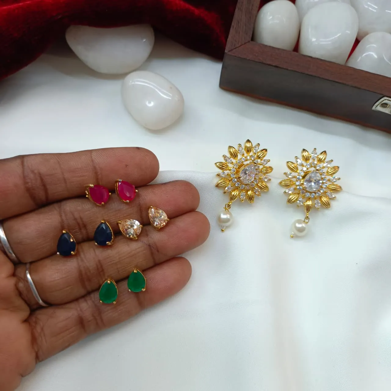 103960.1.1-Akshavi-Trends-Earrings-1.webp AD Floral Interchangable Earrings - Image 1