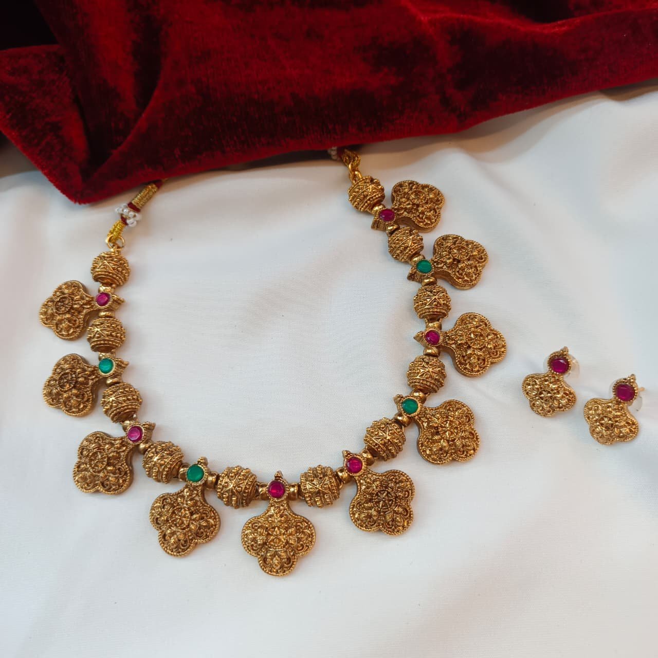 104232.22.1Akshavi-Trends-2.jpeg Traditional Short Neck Set - Image 1