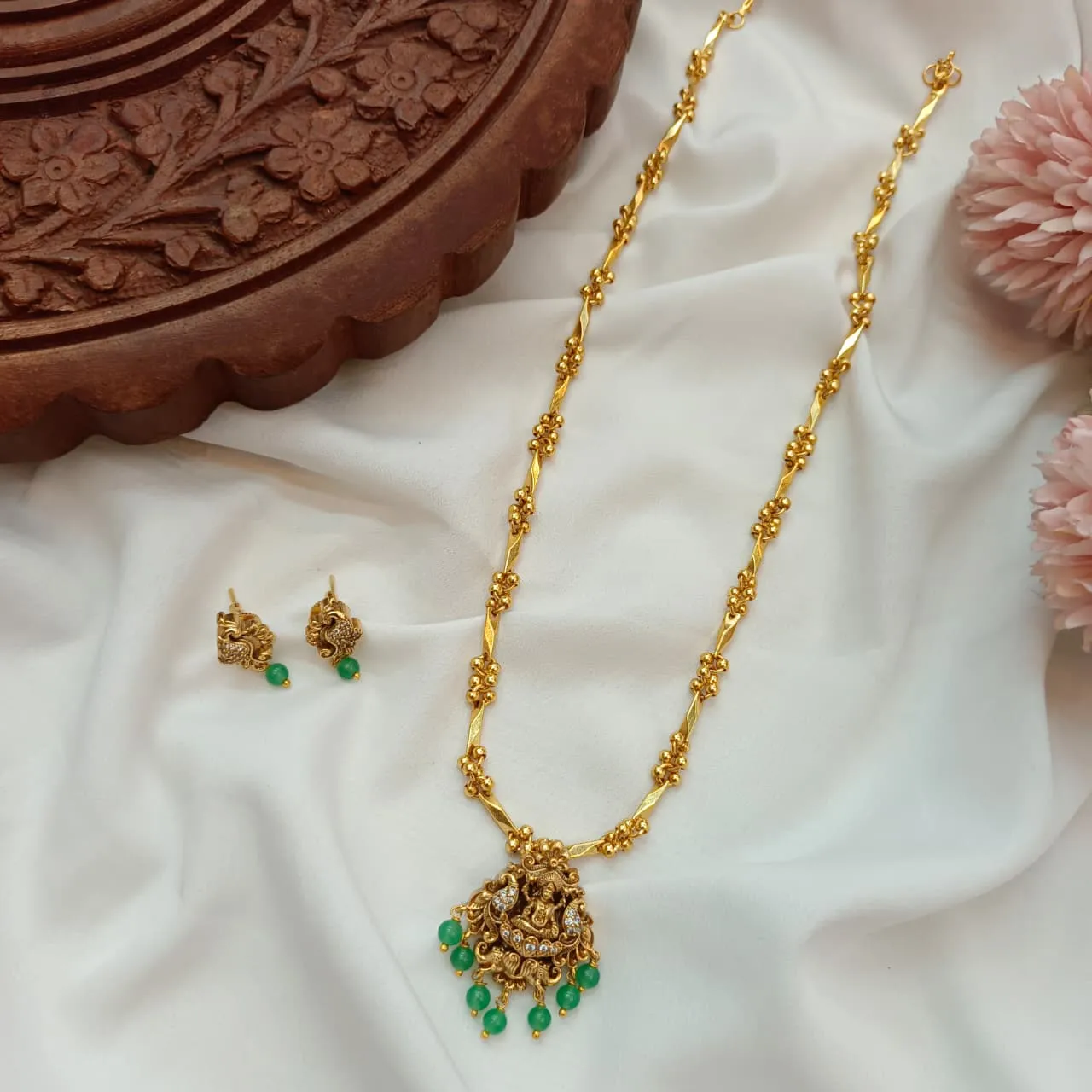 18" Godumai Chain with Lakshmi Pendant Set Short Neck Set - Image 1